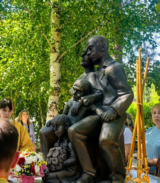 В ВОЛЖСКОМ ОТКРЫЛИ СКУЛЬПТУРУ «СЕМЬЯ – МАЛАЯ ЦЕРКОВЬ»