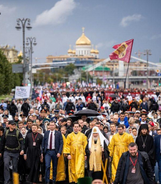 В ОБЩЕМОСКОВСКОМ КРЕСТНОМ ХОДЕ ПРИНЯЛИ УЧАСТИЕ 100 ТЫС. ЧЕЛОВЕК